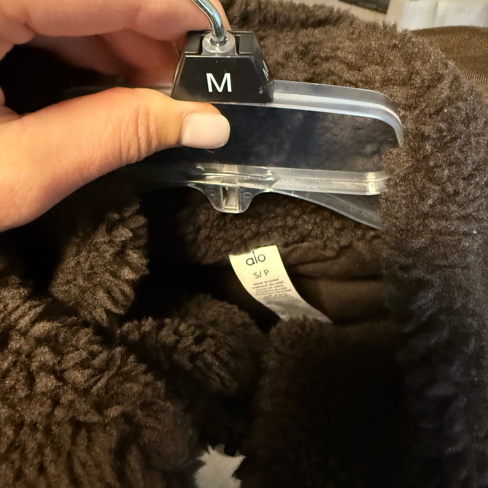 ALO Yoga espresso Teddy Jacket - Picture 5 of 5
